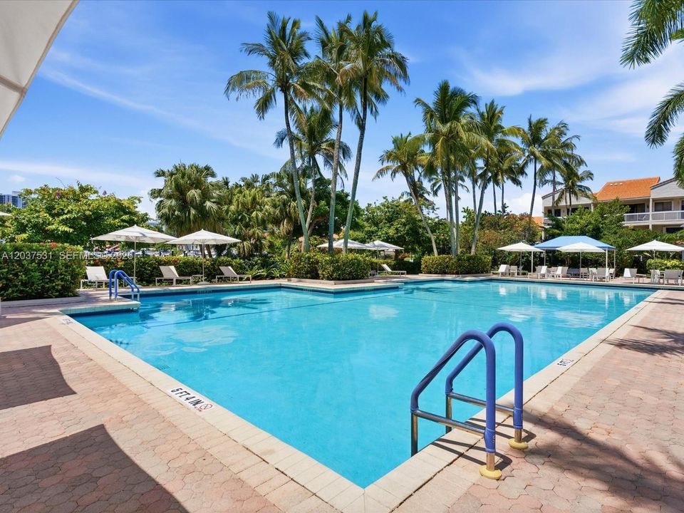For Sale: $399,900 (2 beds, 2 baths, 1154 Square Feet)