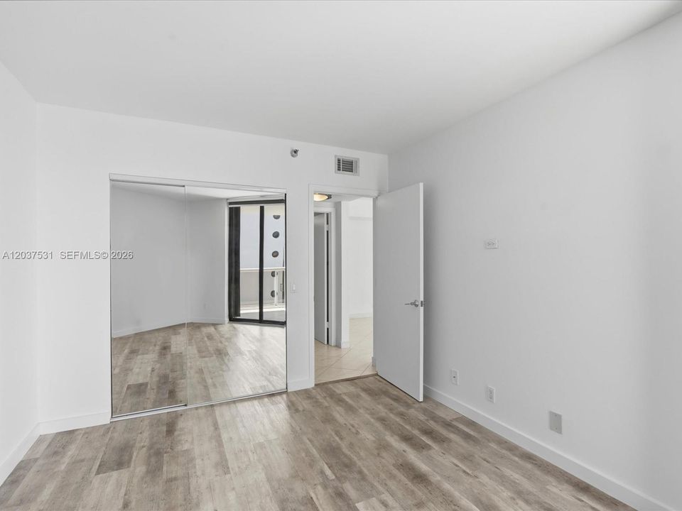 For Sale: $399,900 (2 beds, 2 baths, 1154 Square Feet)