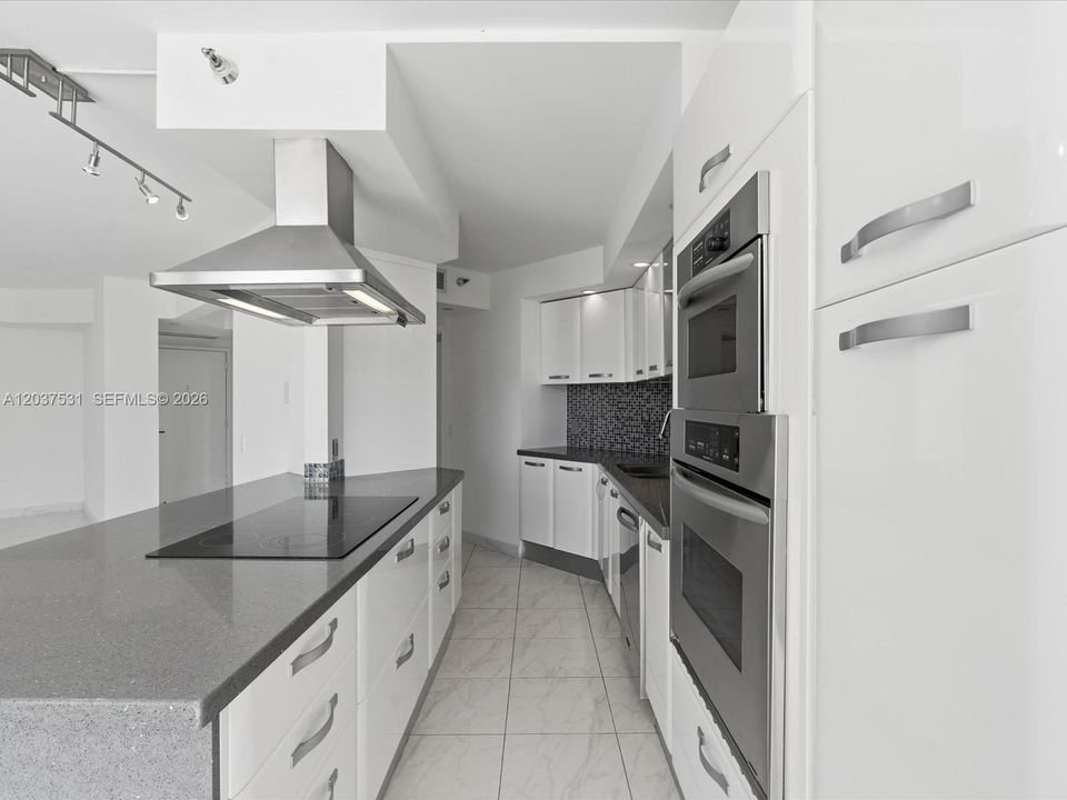 For Sale: $399,900 (2 beds, 2 baths, 1154 Square Feet)