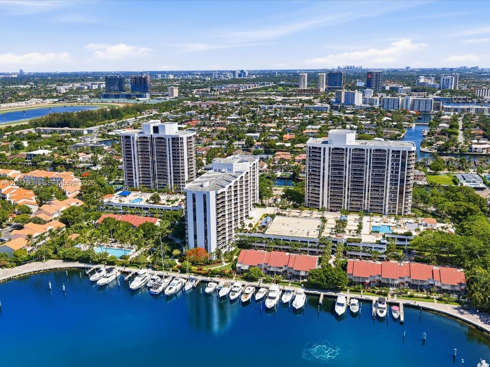 For Sale: $399,900 (2 beds, 2 baths, 1154 Square Feet)