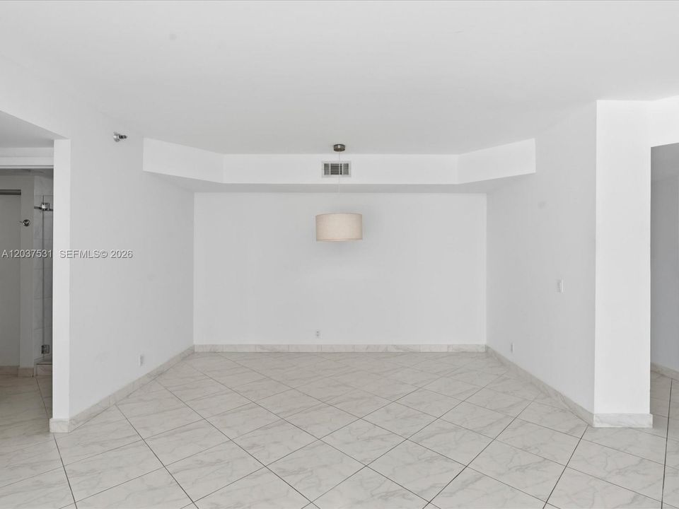 For Sale: $399,900 (2 beds, 2 baths, 1154 Square Feet)