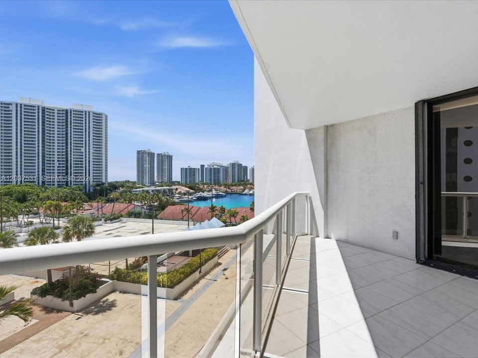 For Sale: $399,900 (2 beds, 2 baths, 1154 Square Feet)