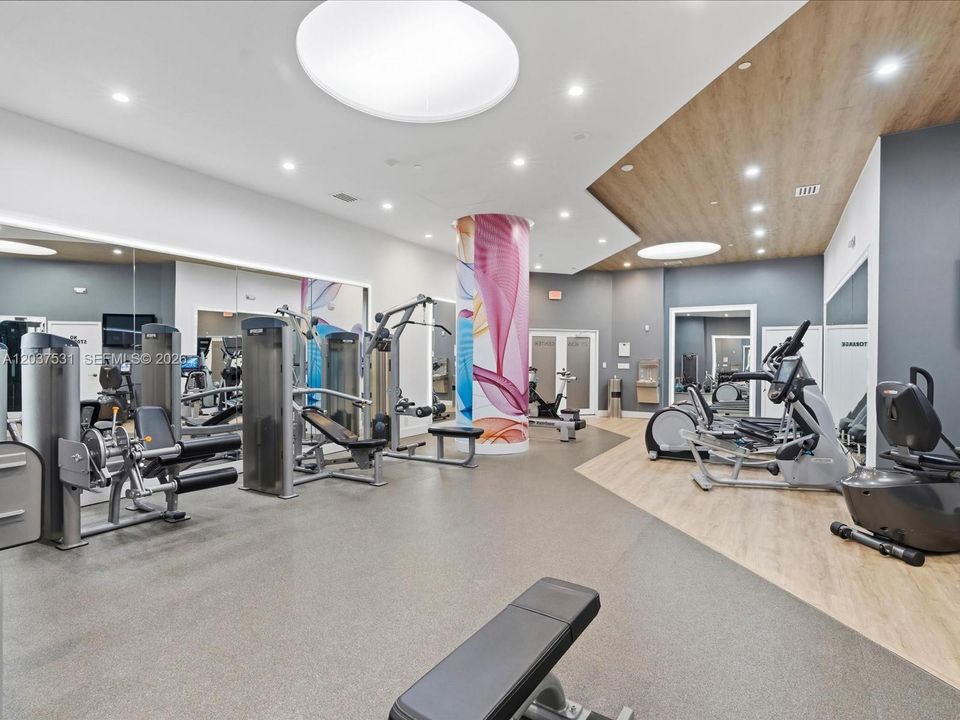 For Sale: $399,900 (2 beds, 2 baths, 1154 Square Feet)
