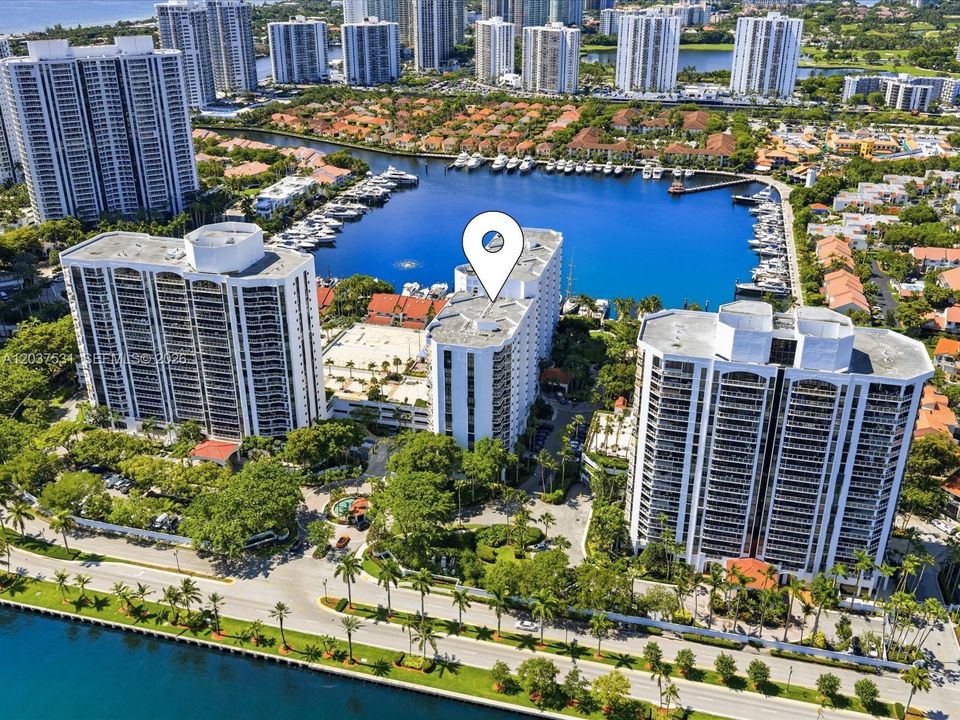 For Sale: $399,900 (2 beds, 2 baths, 1154 Square Feet)