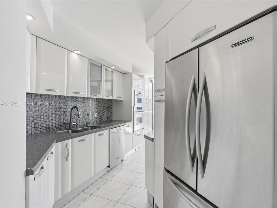 For Sale: $399,900 (2 beds, 2 baths, 1154 Square Feet)