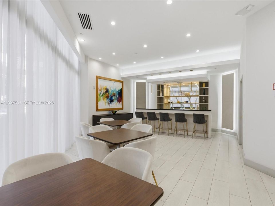 For Sale: $399,900 (2 beds, 2 baths, 1154 Square Feet)