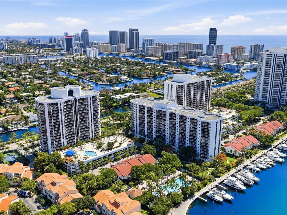 For Sale: $399,900 (2 beds, 2 baths, 1154 Square Feet)