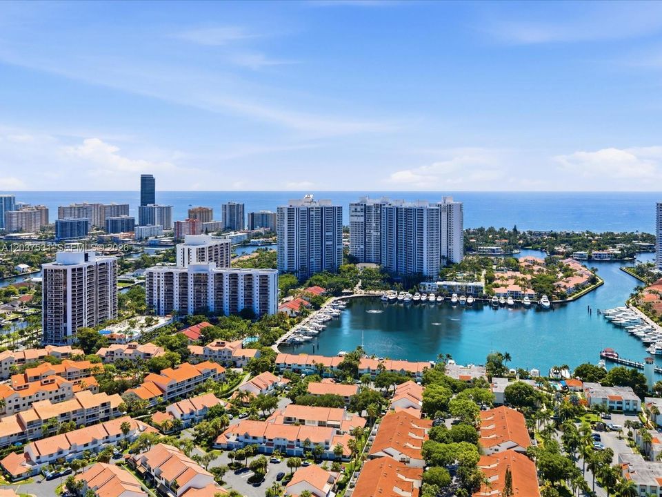 For Sale: $399,900 (2 beds, 2 baths, 1154 Square Feet)