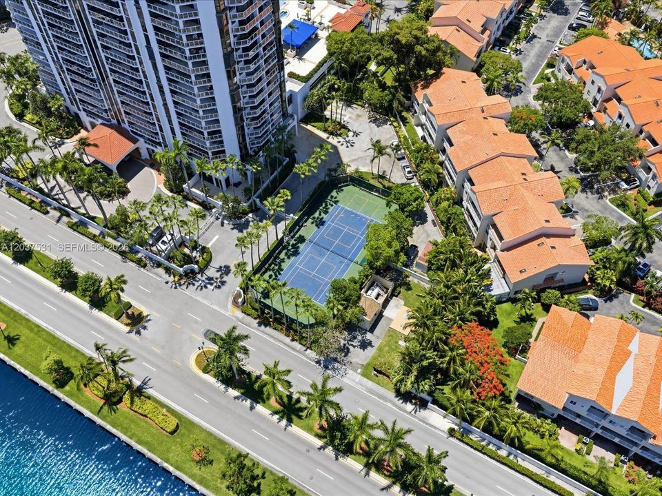 For Sale: $399,900 (2 beds, 2 baths, 1154 Square Feet)
