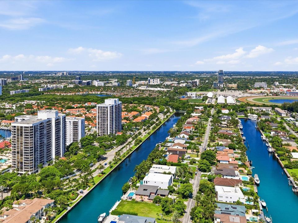 For Sale: $399,900 (2 beds, 2 baths, 1154 Square Feet)