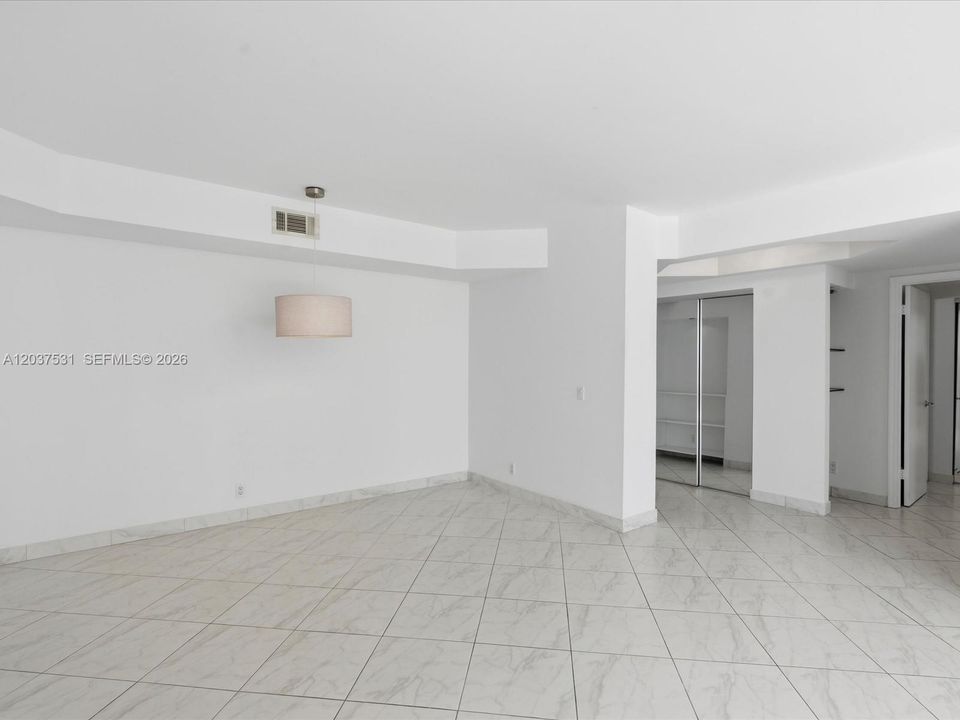 For Sale: $399,900 (2 beds, 2 baths, 1154 Square Feet)