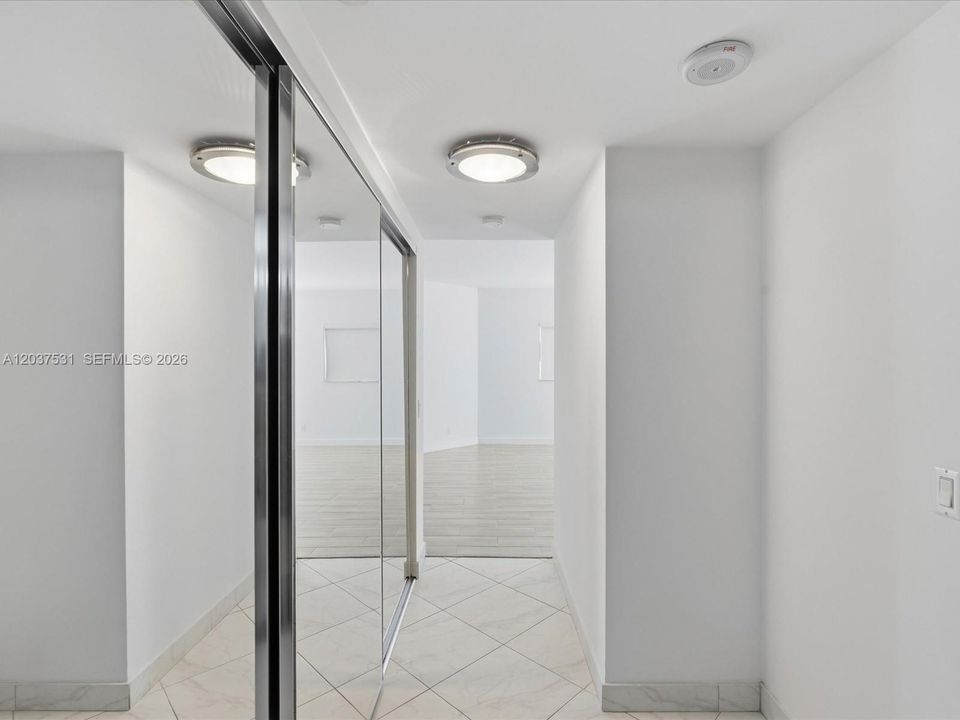 For Sale: $399,900 (2 beds, 2 baths, 1154 Square Feet)