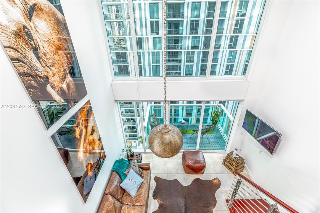 For Rent: $3,400 (1 beds, 1 baths, 1056 Square Feet)