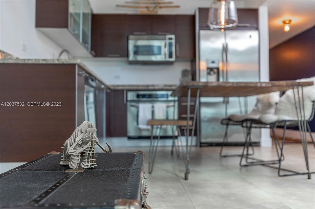 For Rent: $3,400 (1 beds, 1 baths, 1056 Square Feet)