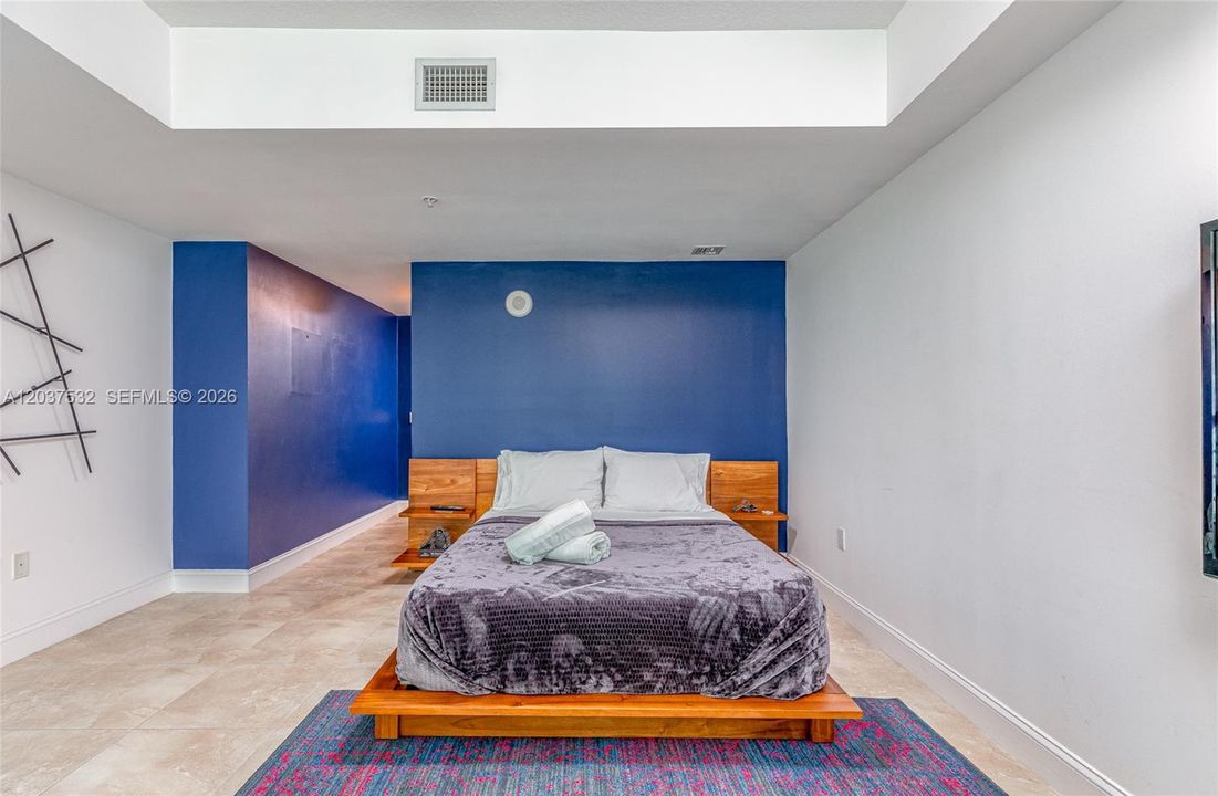 For Rent: $3,400 (1 beds, 1 baths, 1056 Square Feet)