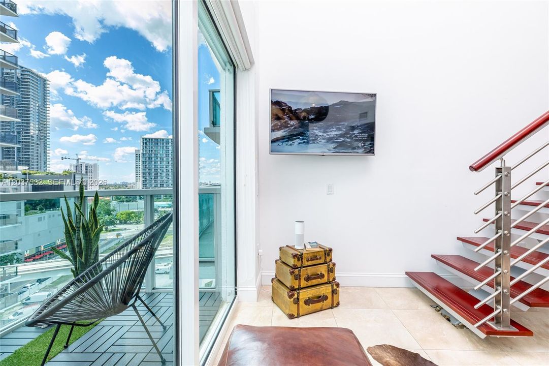 For Rent: $3,400 (1 beds, 1 baths, 1056 Square Feet)