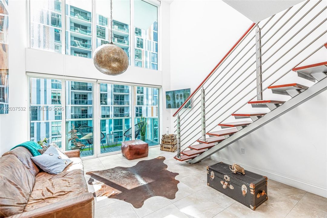 For Rent: $3,400 (1 beds, 1 baths, 1056 Square Feet)