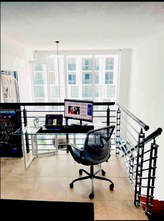 For Rent: $3,400 (1 beds, 1 baths, 1056 Square Feet)