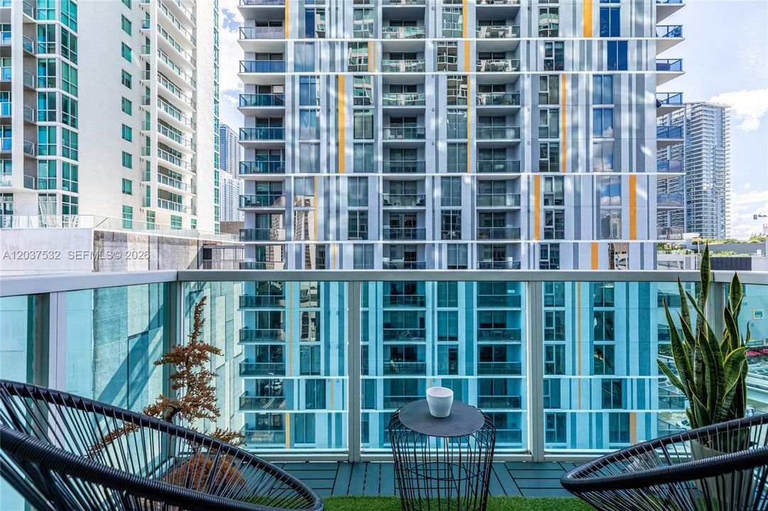 For Rent: $3,400 (1 beds, 1 baths, 1056 Square Feet)