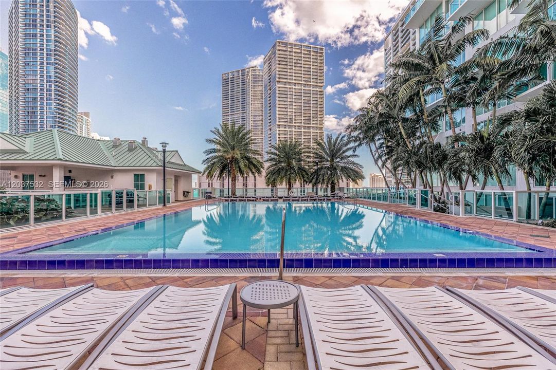 For Rent: $3,400 (1 beds, 1 baths, 1056 Square Feet)