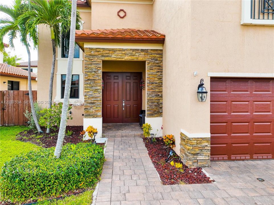 For Sale: $660,000 (5 beds, 4 baths, 3696 Square Feet)