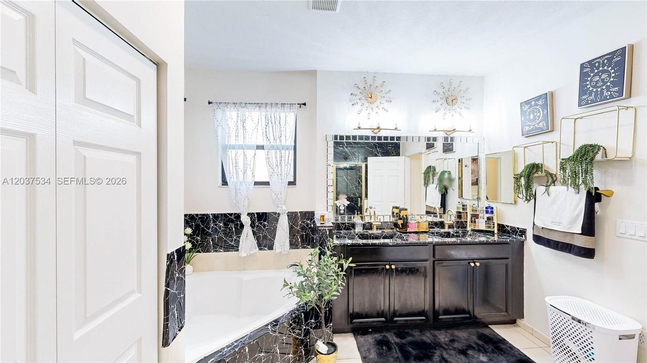 For Sale: $660,000 (5 beds, 4 baths, 3696 Square Feet)