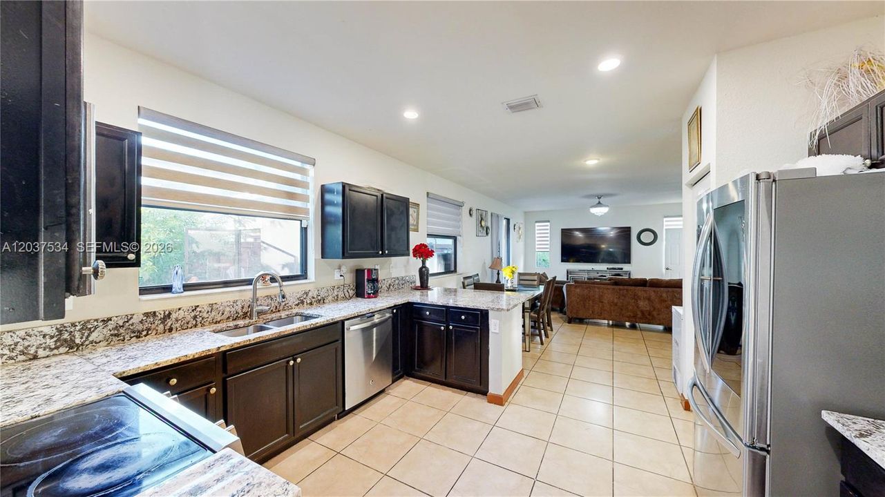 For Sale: $660,000 (5 beds, 4 baths, 3696 Square Feet)