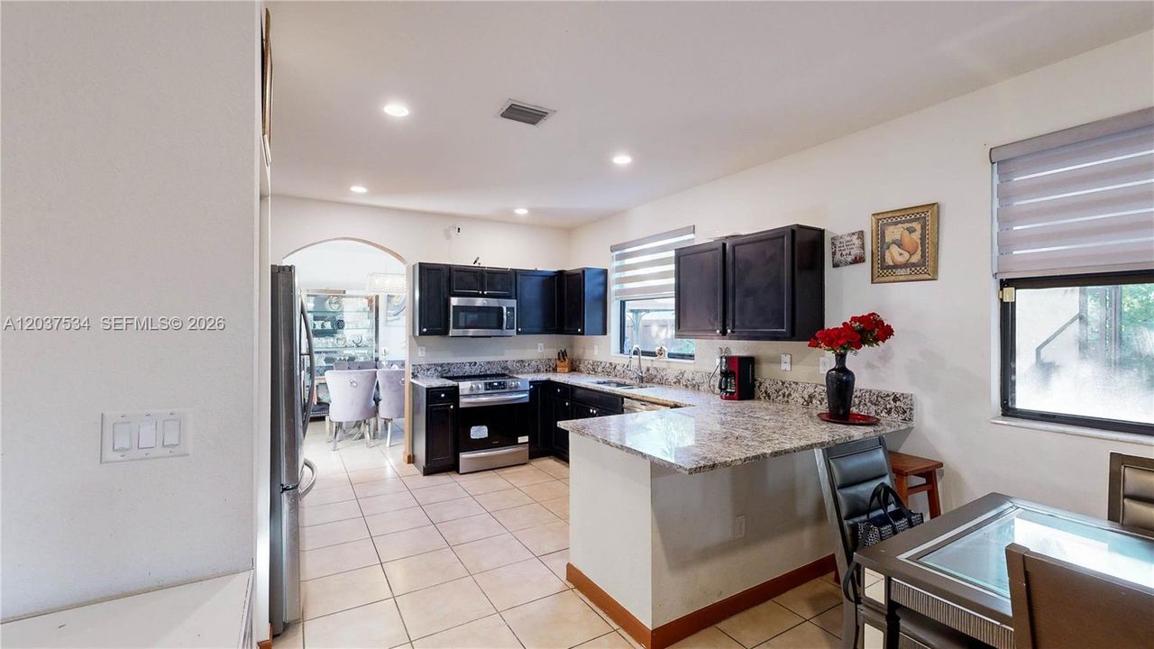 For Sale: $660,000 (5 beds, 4 baths, 3696 Square Feet)