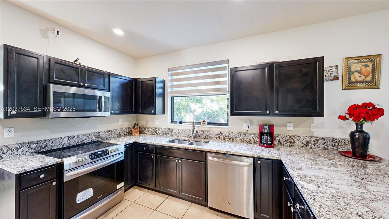 For Sale: $660,000 (5 beds, 4 baths, 3696 Square Feet)