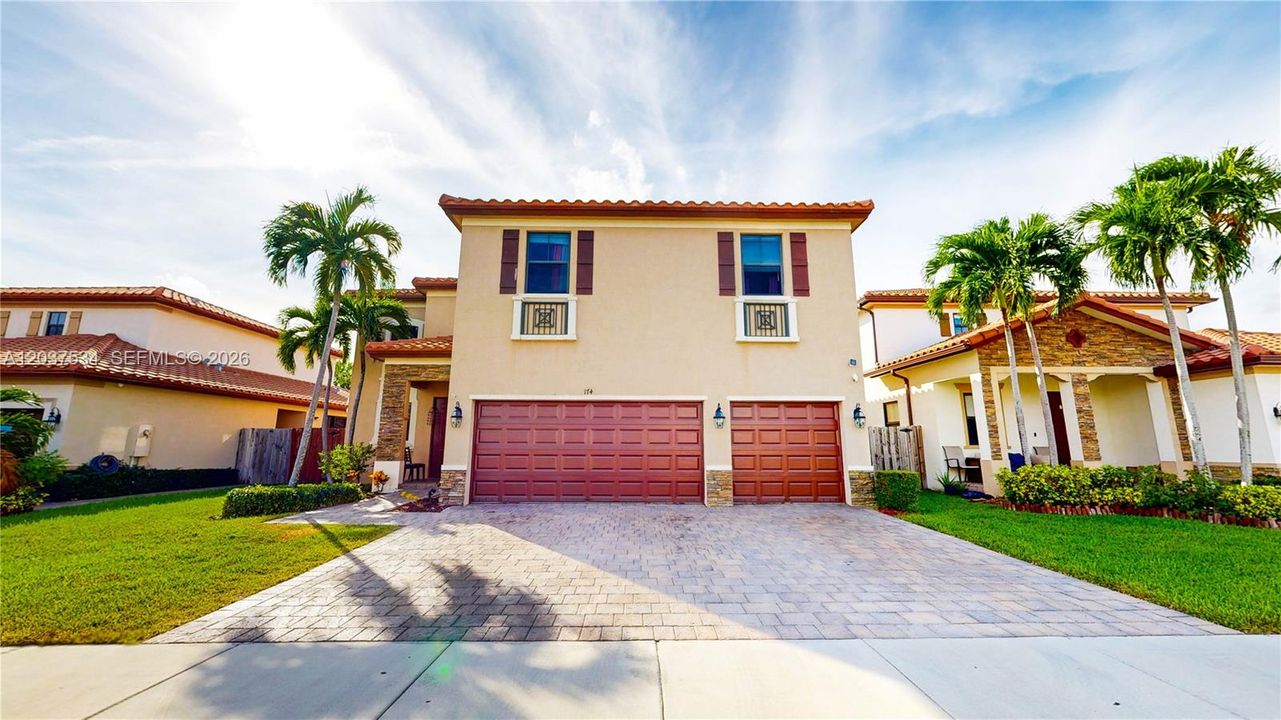 For Sale: $660,000 (5 beds, 4 baths, 3696 Square Feet)