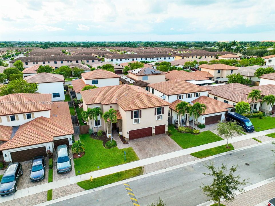 For Sale: $660,000 (5 beds, 4 baths, 3696 Square Feet)