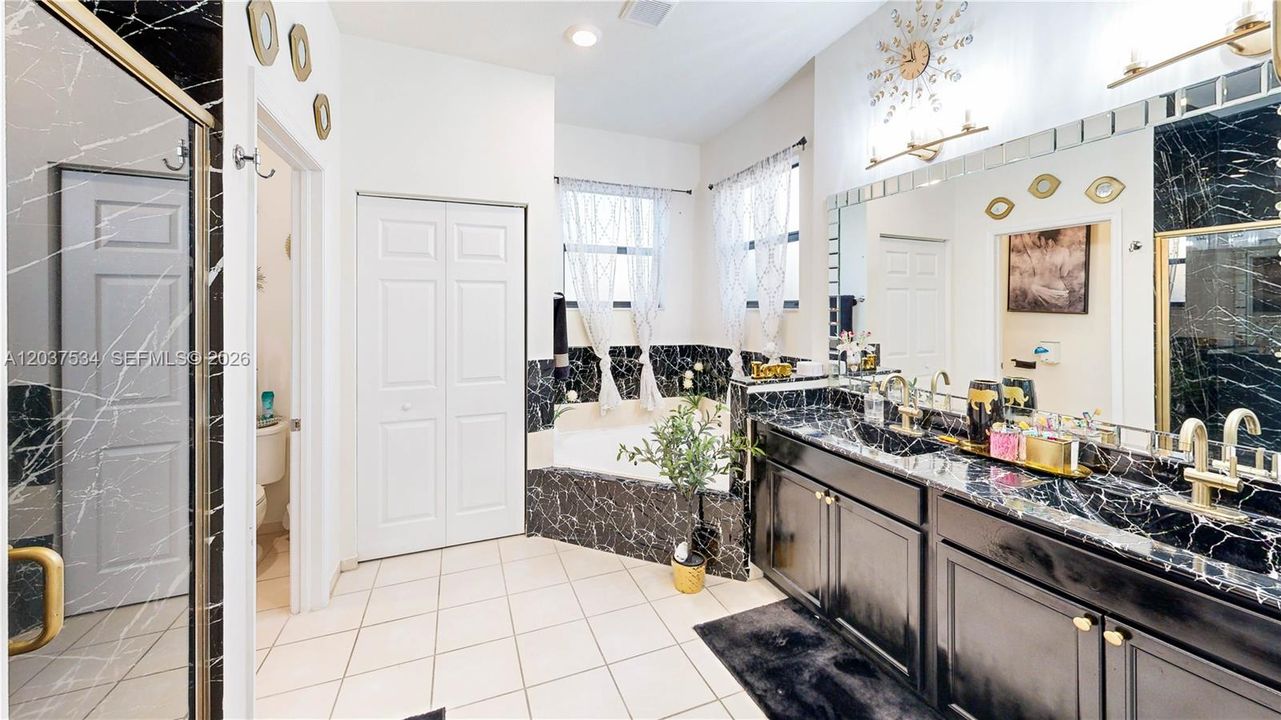 For Sale: $660,000 (5 beds, 4 baths, 3696 Square Feet)