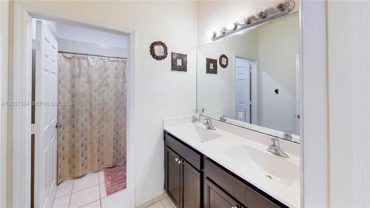 For Sale: $660,000 (5 beds, 4 baths, 3696 Square Feet)