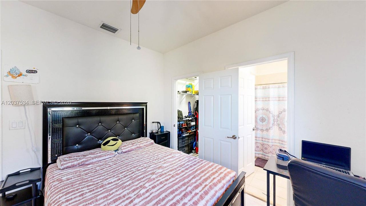 For Sale: $660,000 (5 beds, 4 baths, 3696 Square Feet)