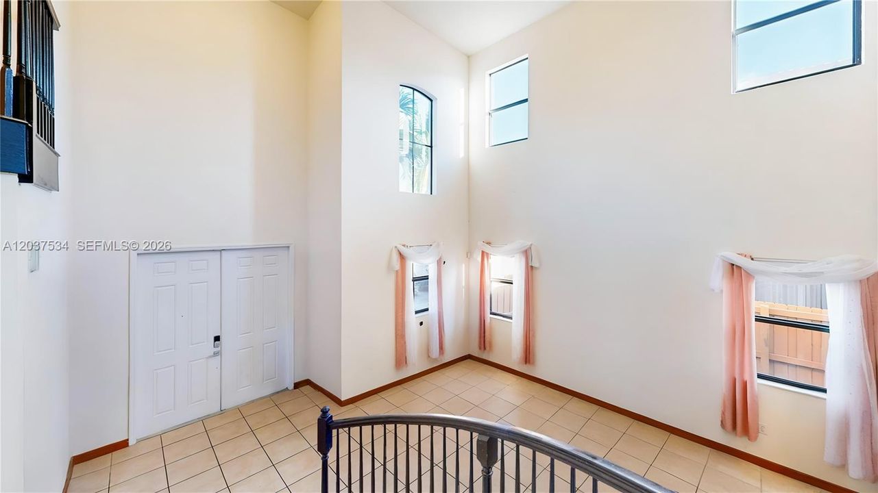 For Sale: $660,000 (5 beds, 4 baths, 3696 Square Feet)