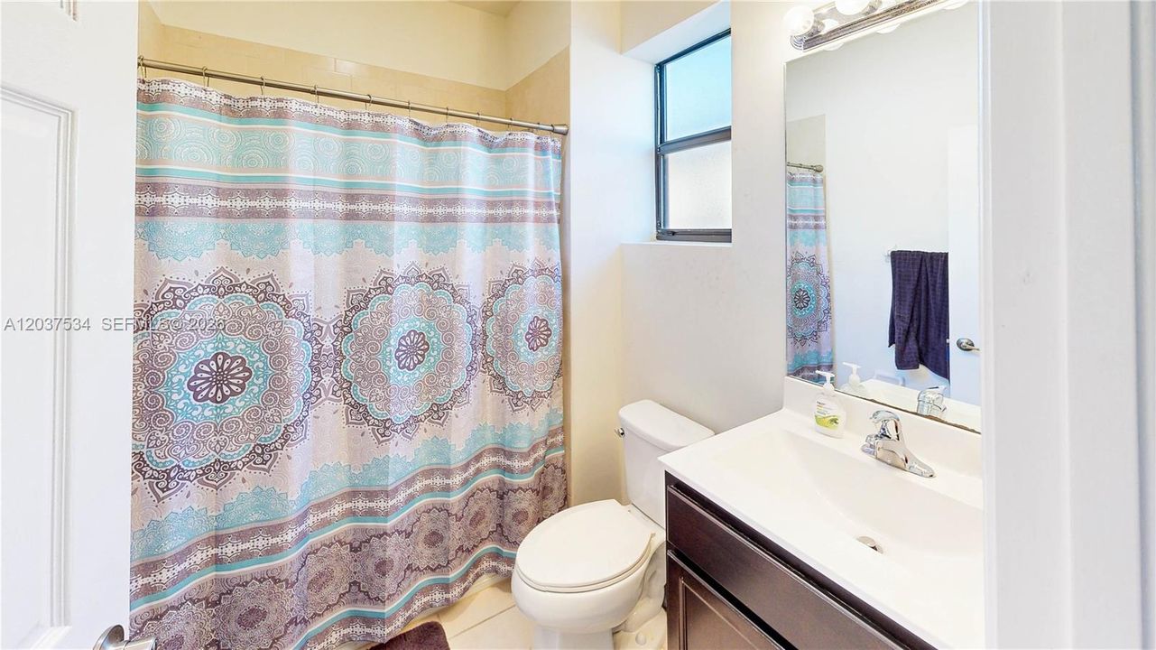 For Sale: $660,000 (5 beds, 4 baths, 3696 Square Feet)