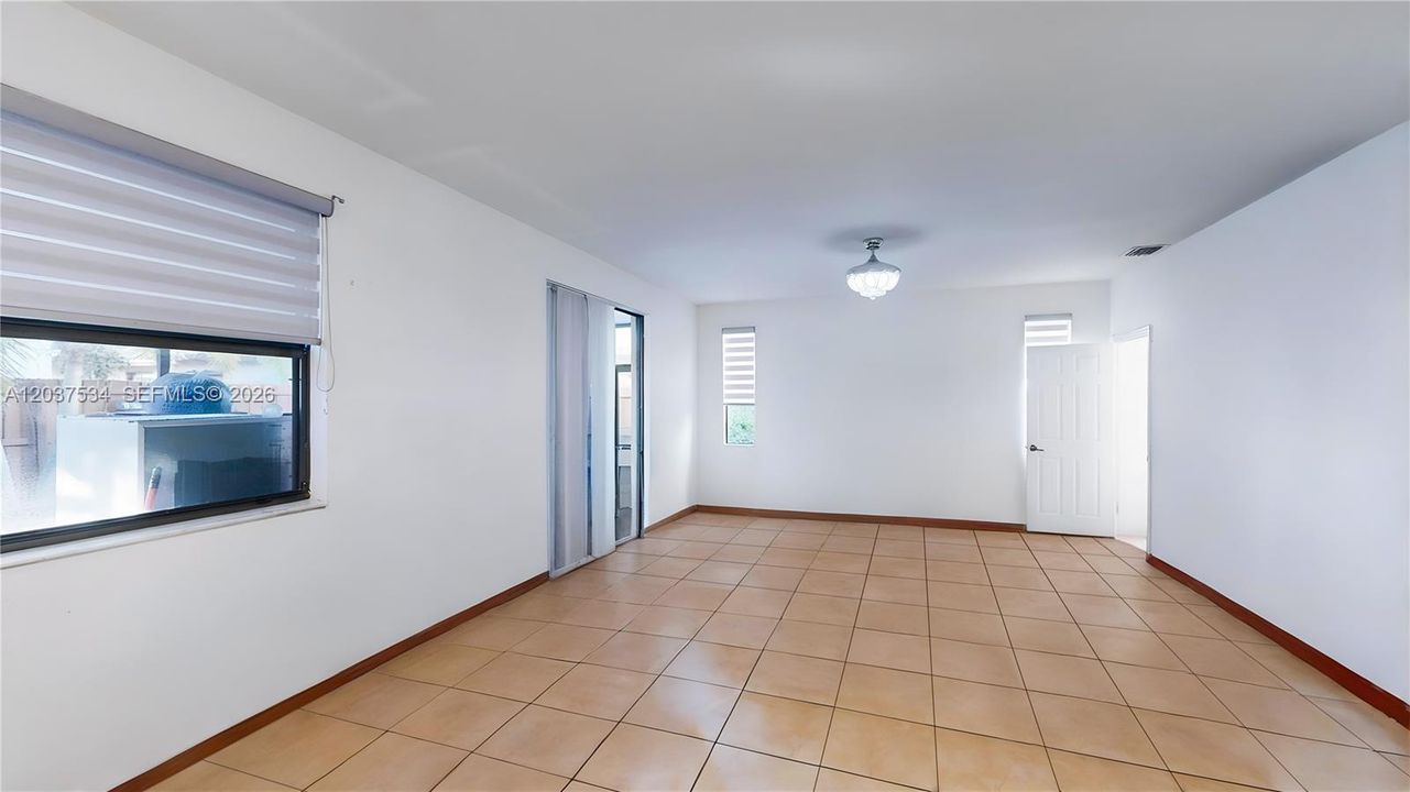 For Sale: $660,000 (5 beds, 4 baths, 3696 Square Feet)