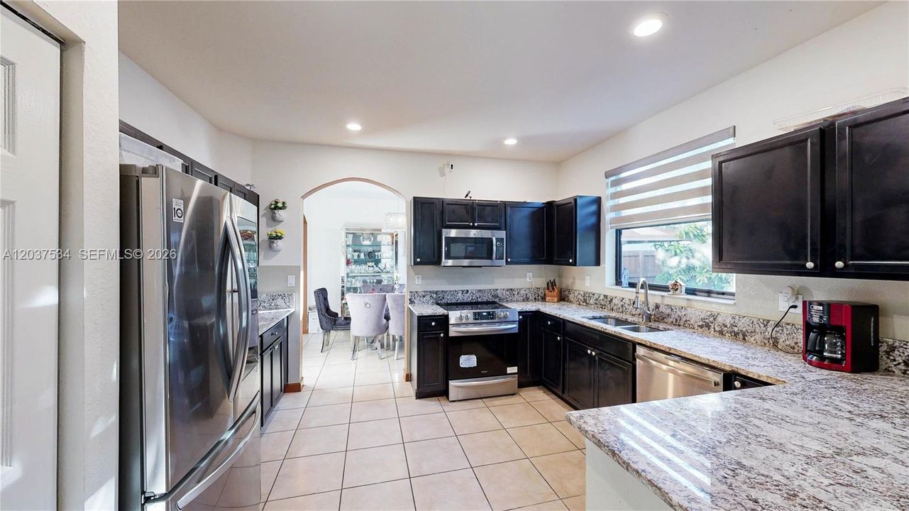 For Sale: $660,000 (5 beds, 4 baths, 3696 Square Feet)