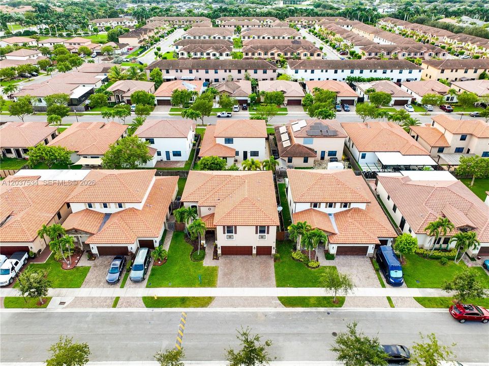For Sale: $660,000 (5 beds, 4 baths, 3696 Square Feet)