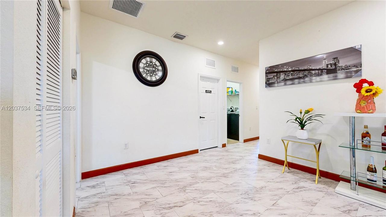 For Sale: $660,000 (5 beds, 4 baths, 3696 Square Feet)