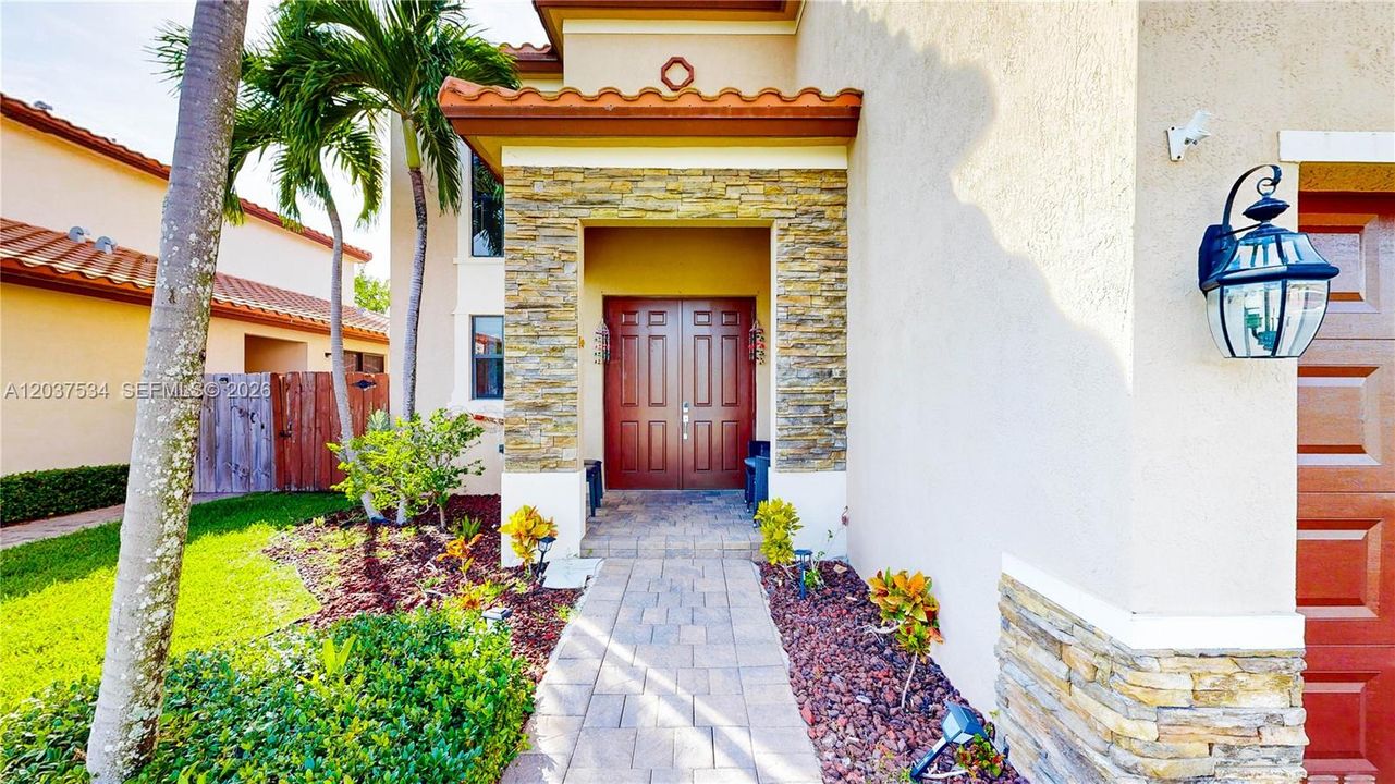 For Sale: $660,000 (5 beds, 4 baths, 3696 Square Feet)