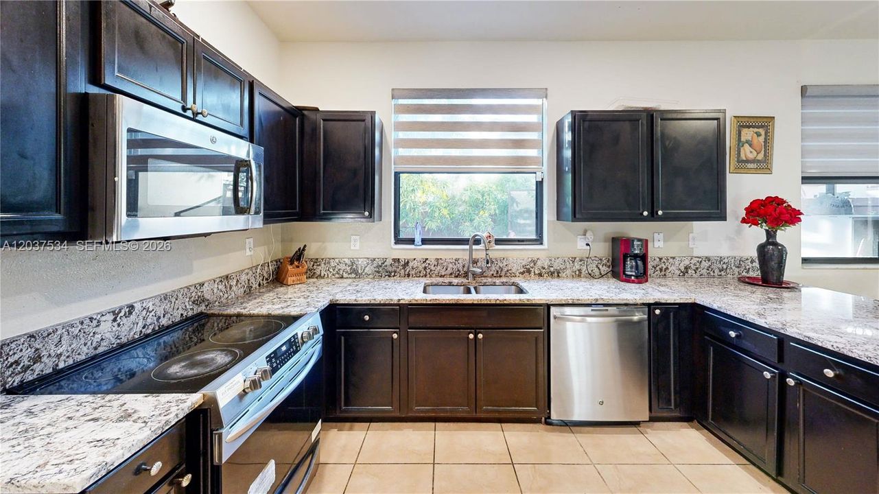 For Sale: $660,000 (5 beds, 4 baths, 3696 Square Feet)