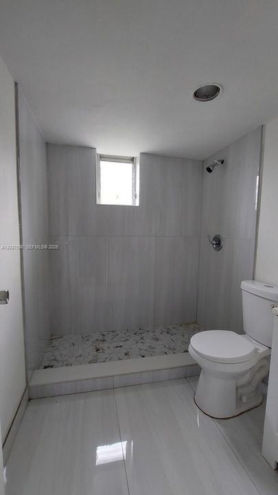 Recently Rented: $1,950 (2 beds, 1 baths, 1285 Square Feet)