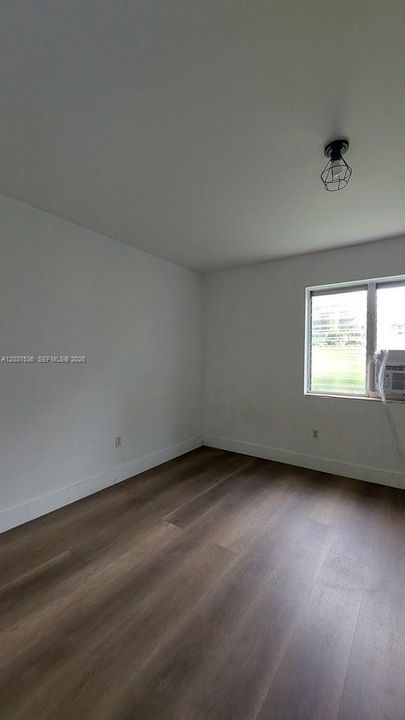 Recently Rented: $1,950 (2 beds, 1 baths, 1285 Square Feet)