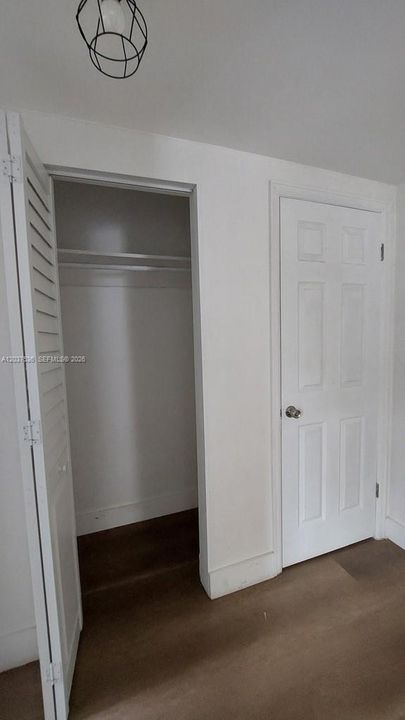 Recently Rented: $1,950 (2 beds, 1 baths, 1285 Square Feet)