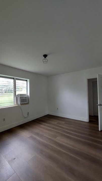 Recently Rented: $1,950 (2 beds, 1 baths, 1285 Square Feet)