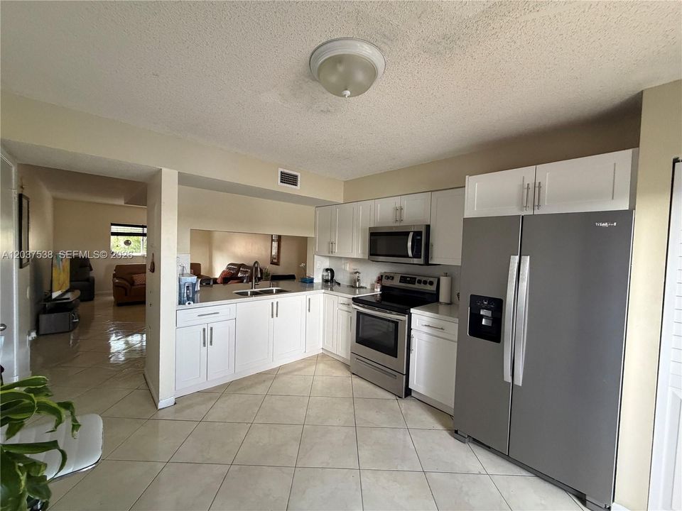For Sale: $289,000 (2 beds, 1 baths, 1130 Square Feet)