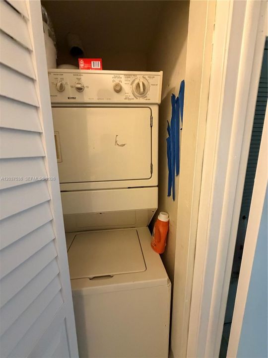 For Sale: $289,000 (2 beds, 1 baths, 1130 Square Feet)