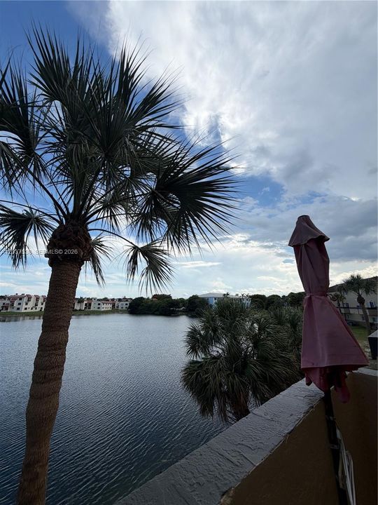 For Sale: $289,000 (2 beds, 1 baths, 1130 Square Feet)