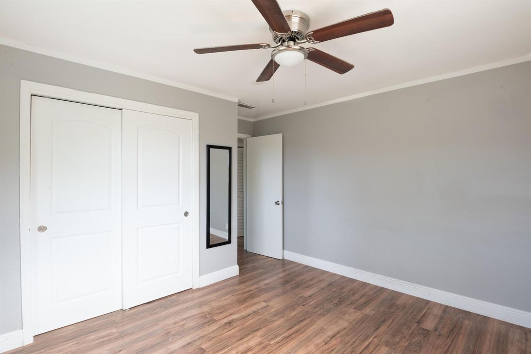 © Clark-715 N Swinton Ave. 2b-006